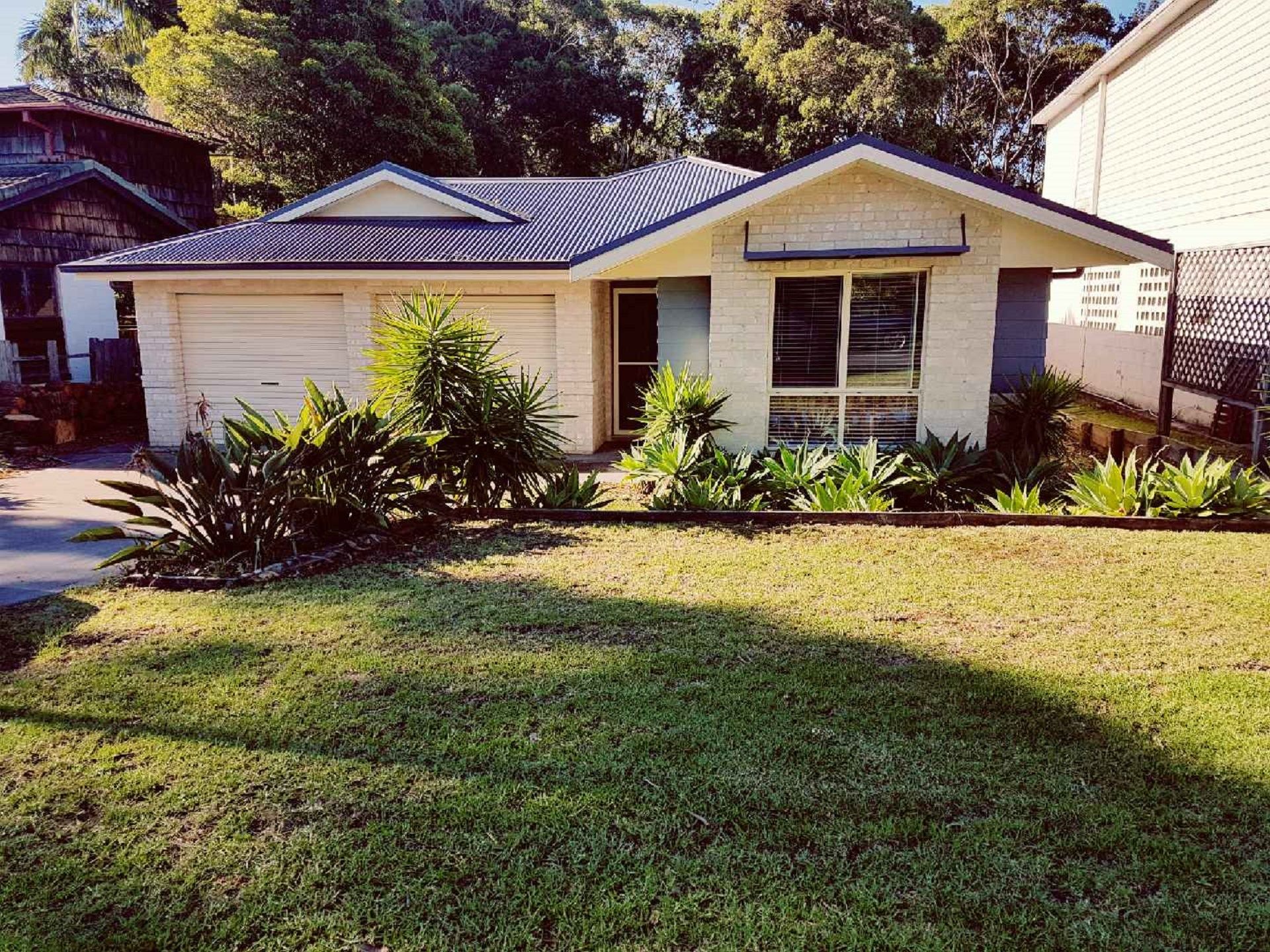 Offshore at Manyana backs onto bush reserve Bendalong Manyana